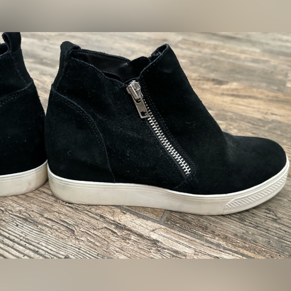 Steve Madden Wedge with Zipper in Black- 8.5”